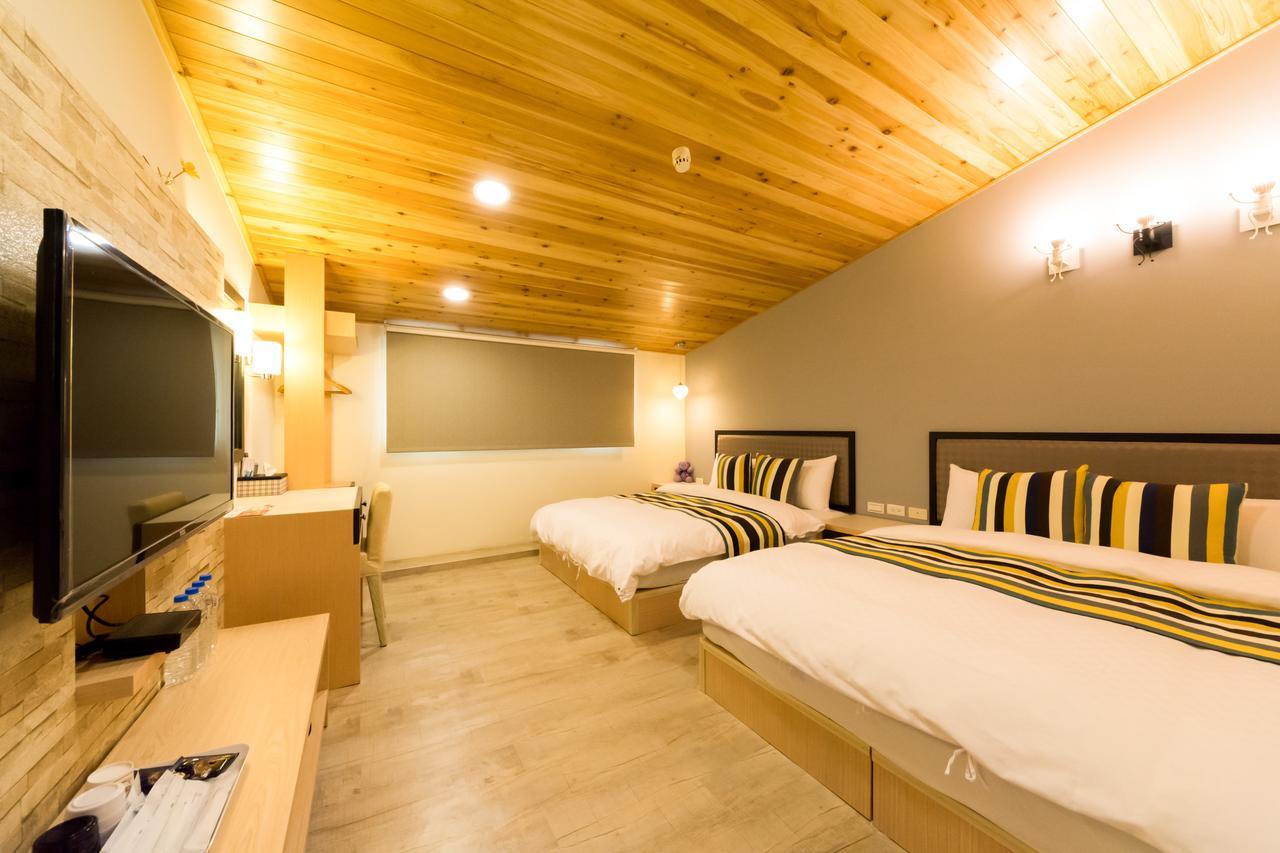 W Hostel Tainan Exterior photo
